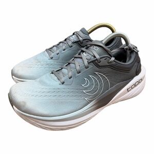 Topo Athletic Women's Size 8.5 Running Shoes in Light Gray and White